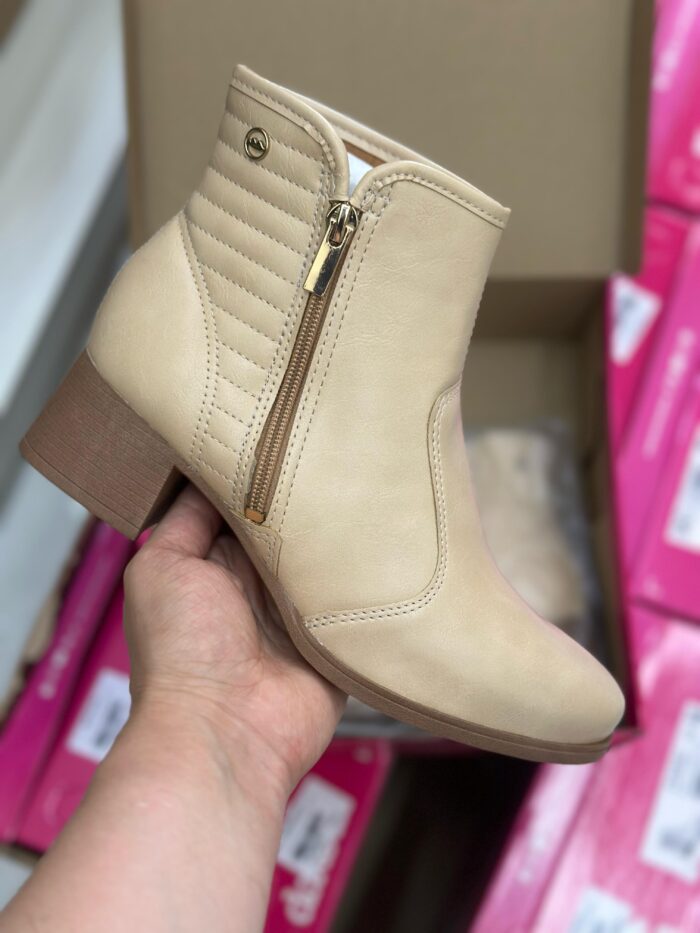 bota dakota de cano curto bege bota dakota de cano curto bege