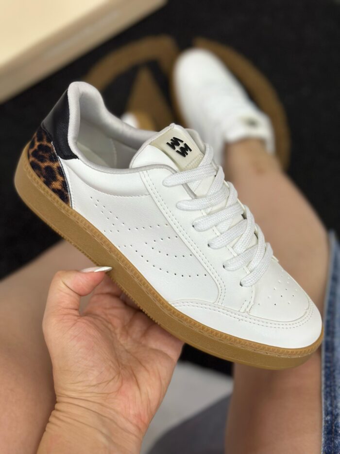 tênis casual branco marrom claro preto