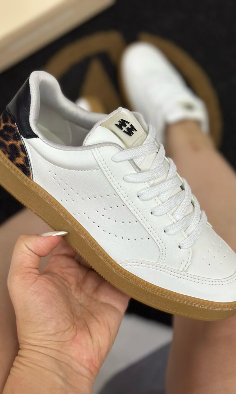 tênis casual branco marrom claro preto