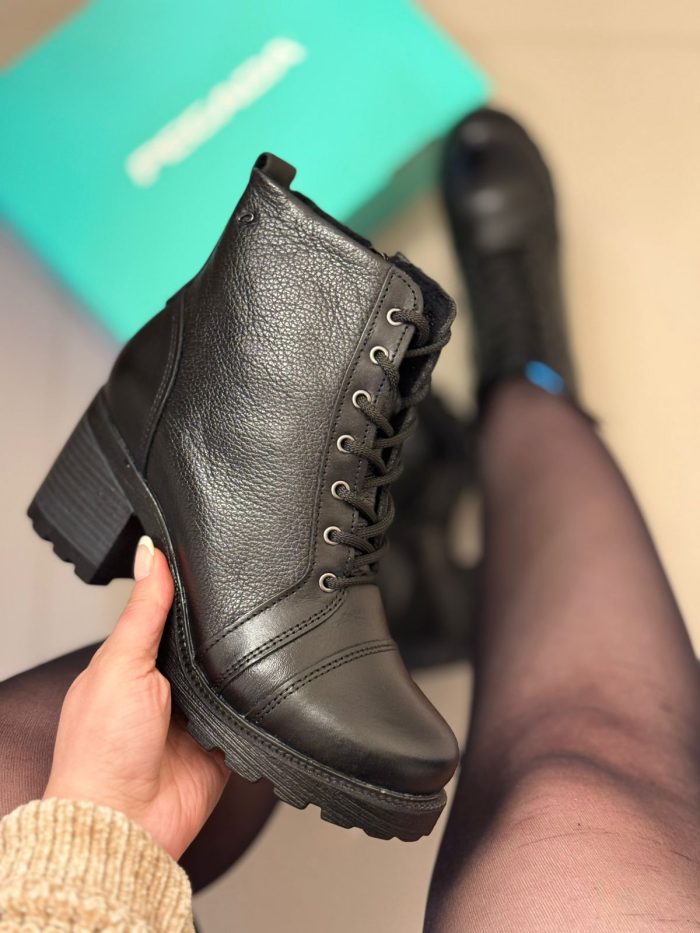 bota pegada feminina cadarço preta