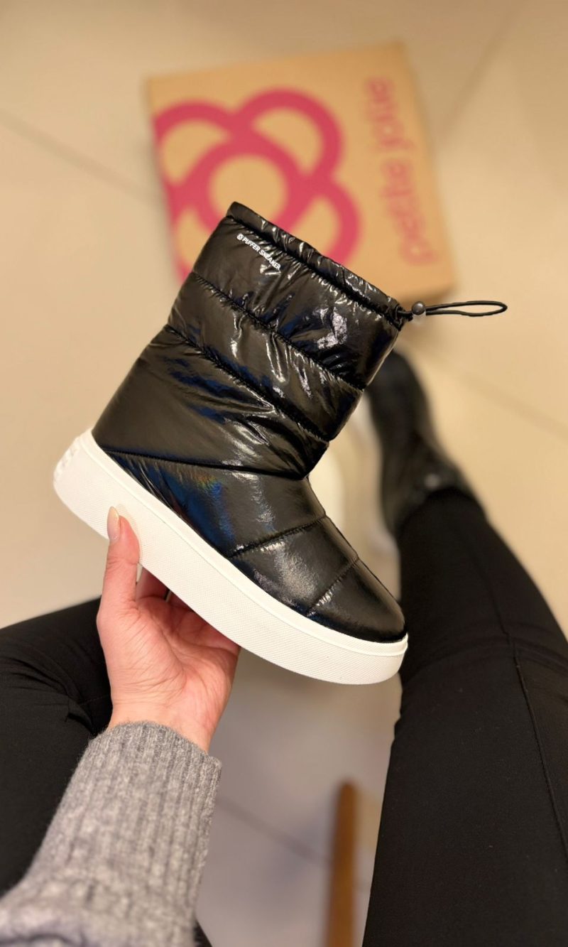 bota puffer feminina petite jolie preta – leve, moderna e super quentinha