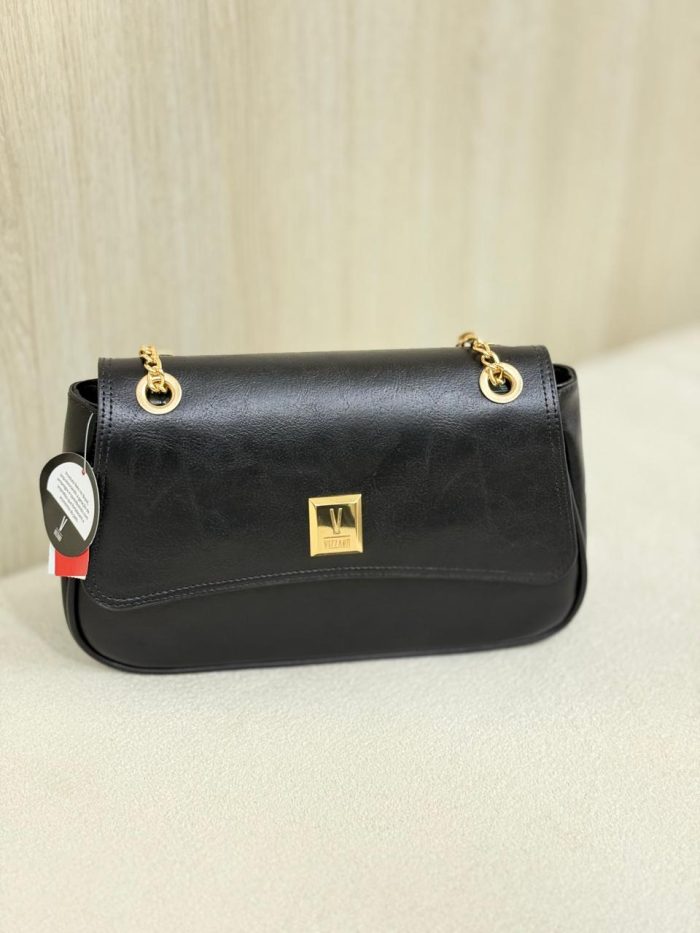bolsa vizzano preta com alça em corrente dourada bolsa vizzano preta com alça em corrente dourada