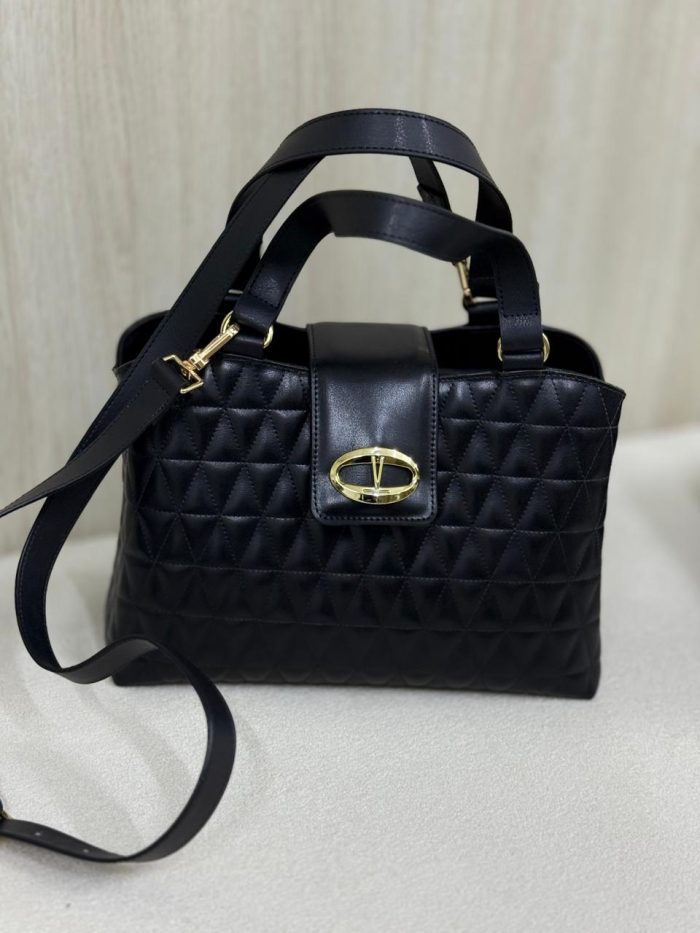 bolsa vizzano rafitthy preta com alça de mão e transversal bolsa vizzano rafitthy preta com alça de mão e transversal