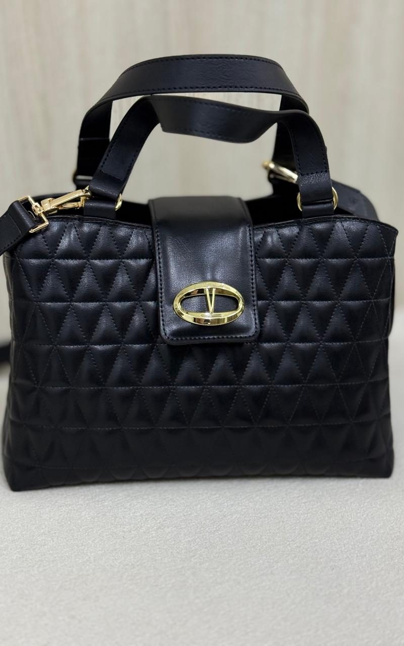 bolsa vizzano rafitthy preta com alça de mão e transversal bolsa vizzano rafitthy preta com alça de mão e transversal