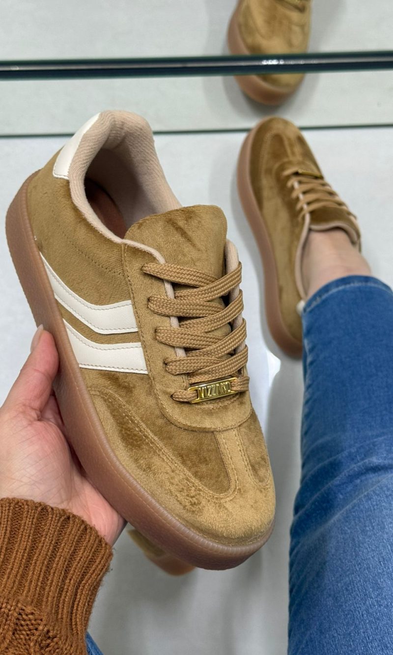 tênis vizzano feminino em suede caramelo com detalhe off white
