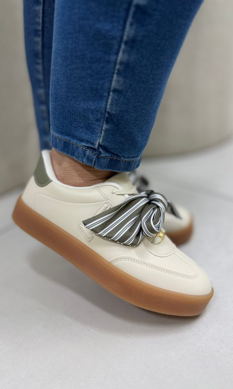 tênis vizzano feminino off white com laço e solado caramelo