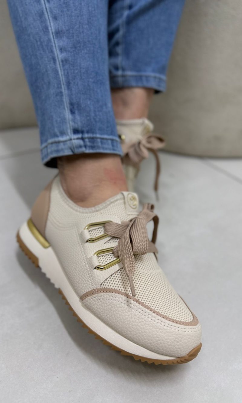 tênis modare nude com detalhes dourados