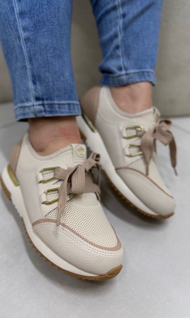 tênis modare nude com detalhes dourados