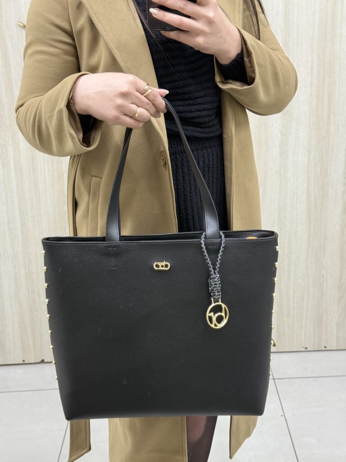 bolsa tote beira rio preta com detalhes dourados bolsa tote beira rio preta com detalhes dourados