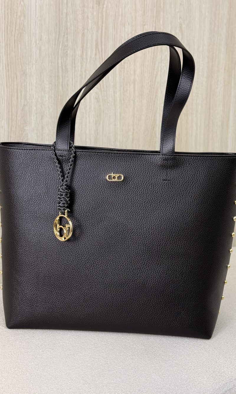 bolsa tote beira rio preta com detalhes dourados bolsa tote beira rio preta com detalhes dourados