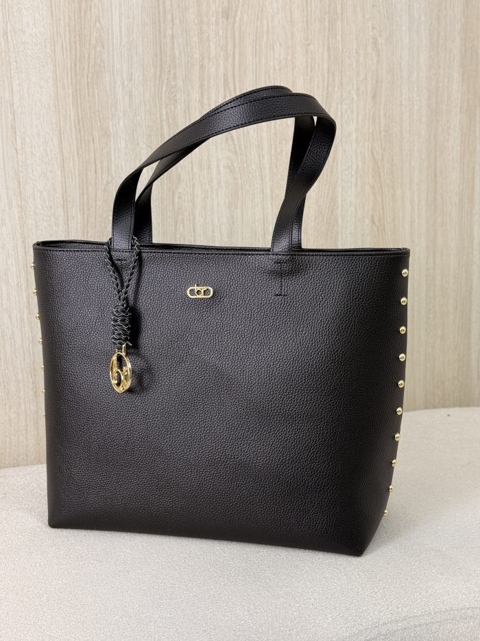 bolsa tote beira rio preta com detalhes dourados bolsa tote beira rio preta com detalhes dourados