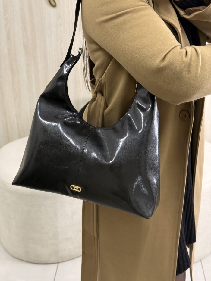 bolsa hobo beira rio preta com alça ajustável