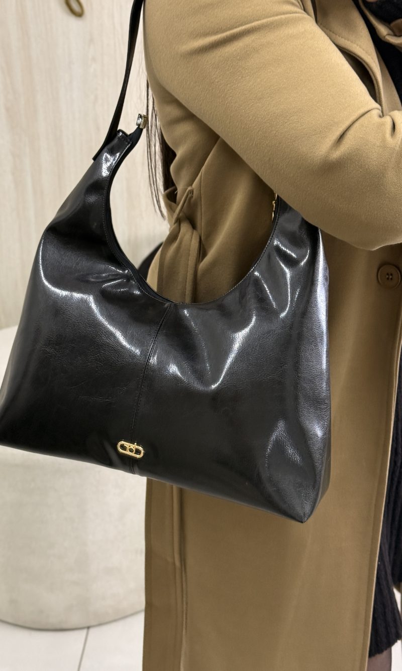 bolsa hobo beira rio preta com alça ajustável