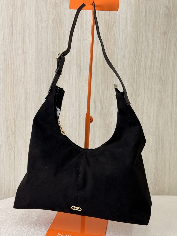 bolsa hobo beira rio preta em camurça bolsa hobo beira rio preta em camurça