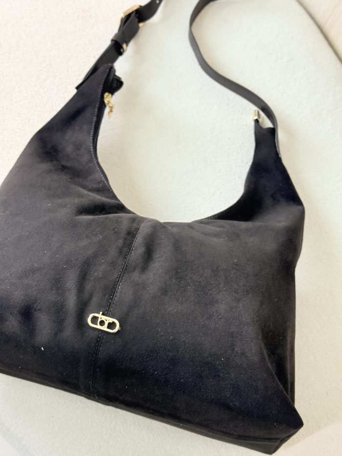 bolsa hobo beira rio preta em camurça bolsa hobo beira rio preta em camurça