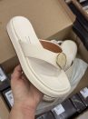 sandália vizzano off white flat com detalhe resinada