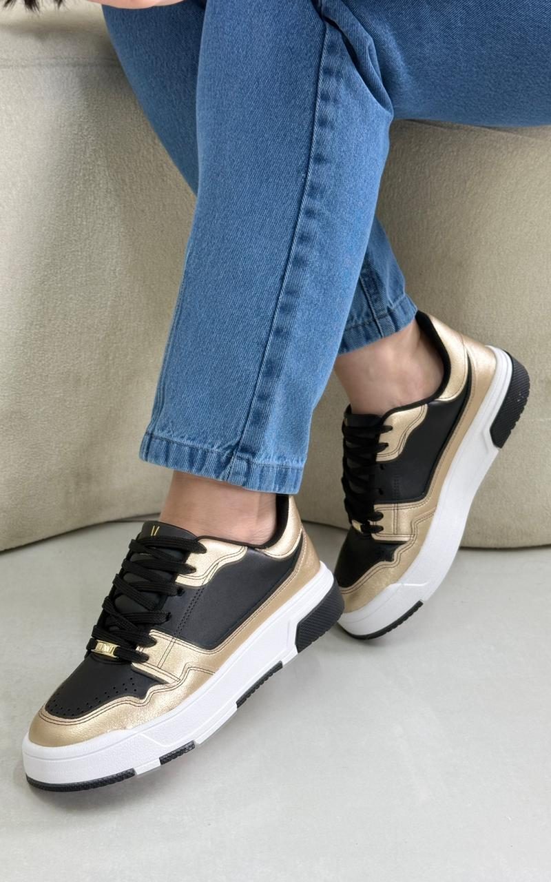 tênis vizzano preto com detalhes dourados feminino