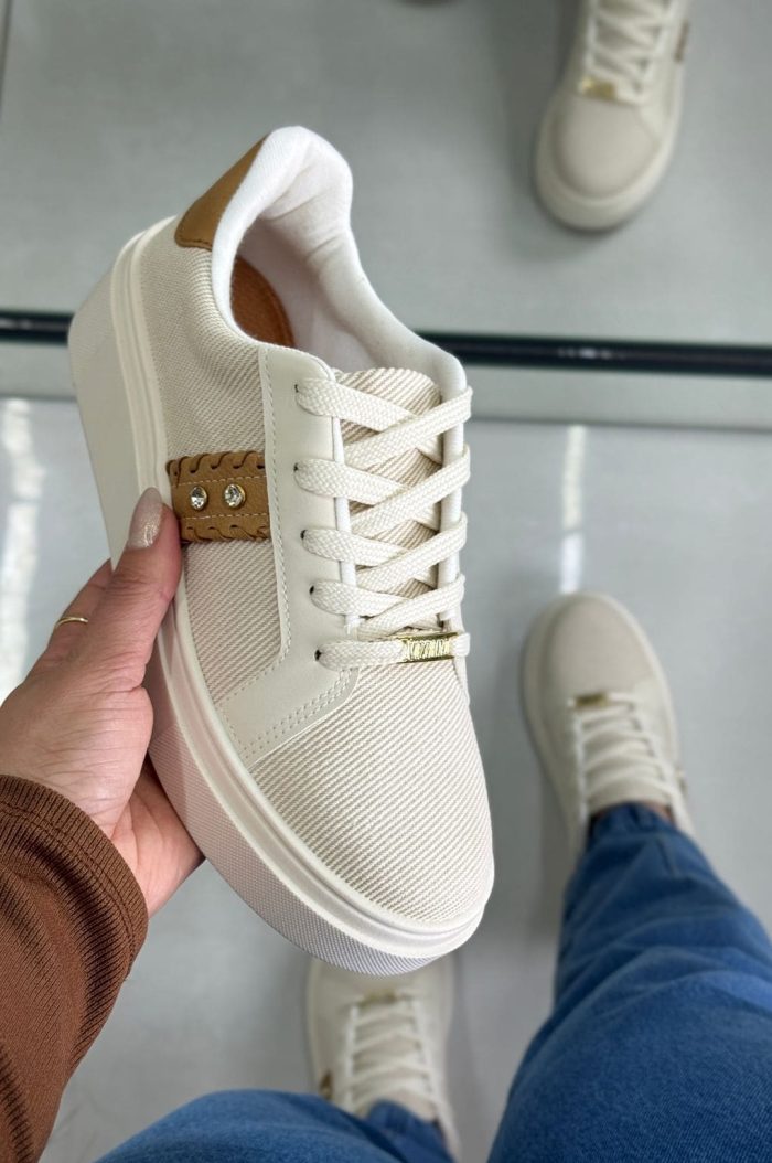 tênis vizzano off white com detalhe caramelo