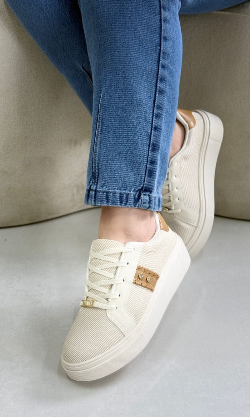 tênis vizzano off white com detalhe caramelo