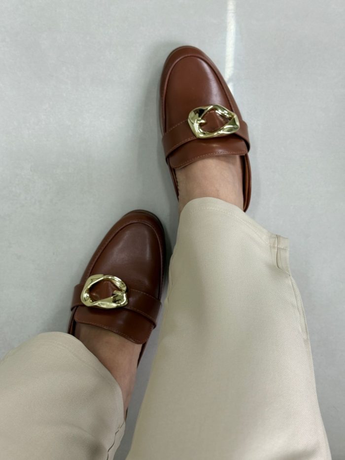 mule vizzano marrom com fivela dourada mule vizzano marrom com fivela dourada