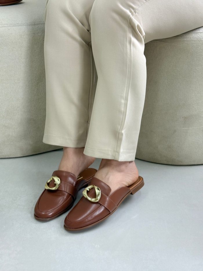 mule vizzano marrom com fivela dourada mule vizzano marrom com fivela dourada