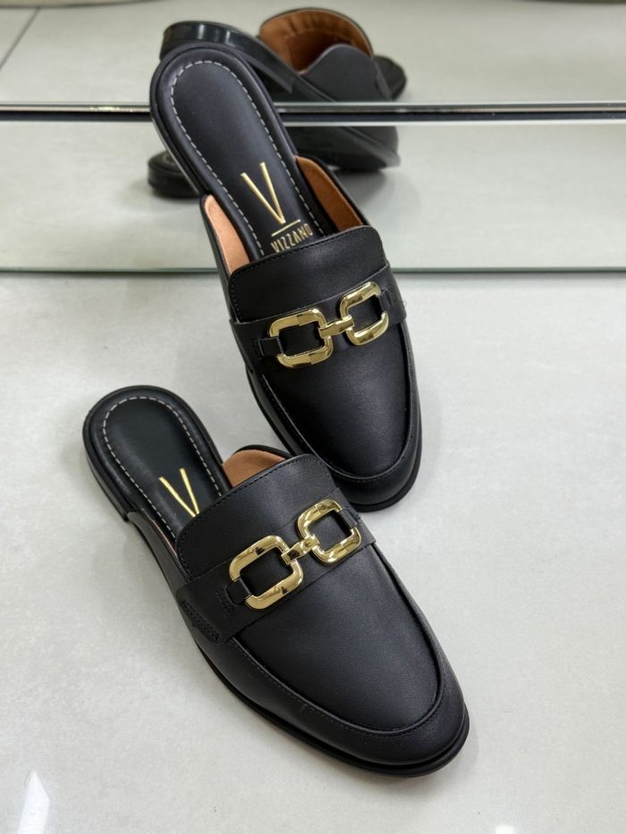 mule vizzano preta com fivela dourada mule vizzano preta com fivela dourada