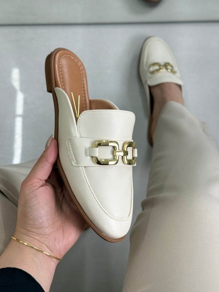 mule vizzano off white com fivela dourada