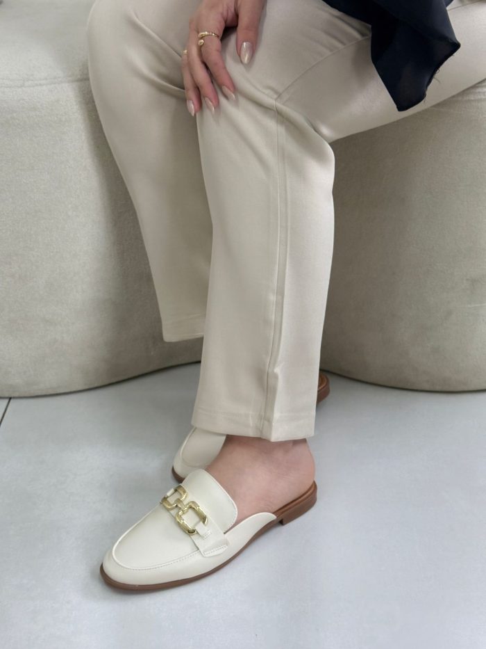 mule vizzano off white com fivela dourada mule vizzano off white com fivela dourada