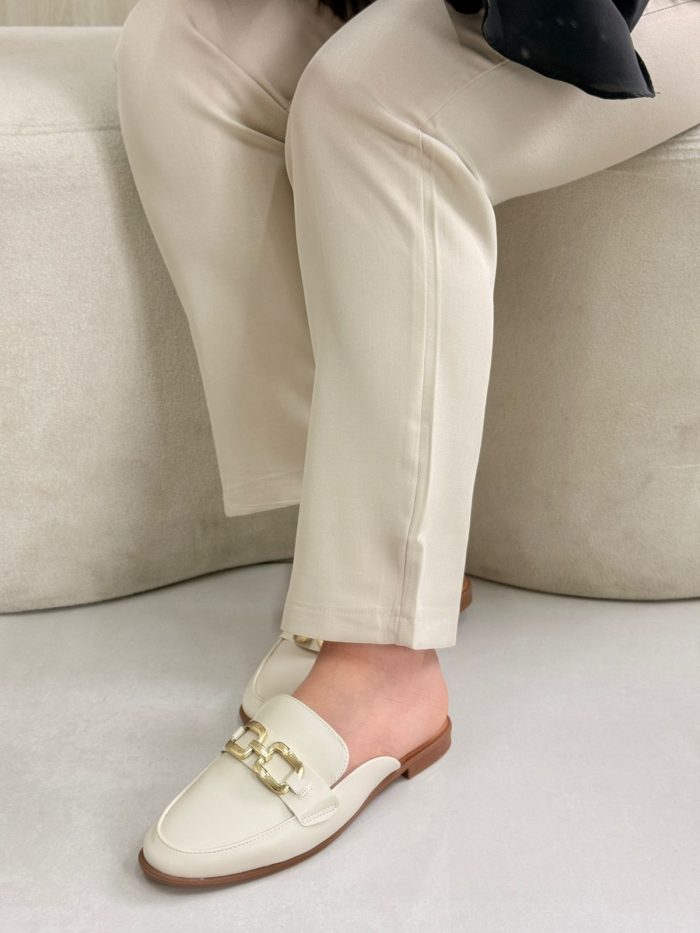 mule vizzano off white com fivela dourada mule vizzano off white com fivela dourada