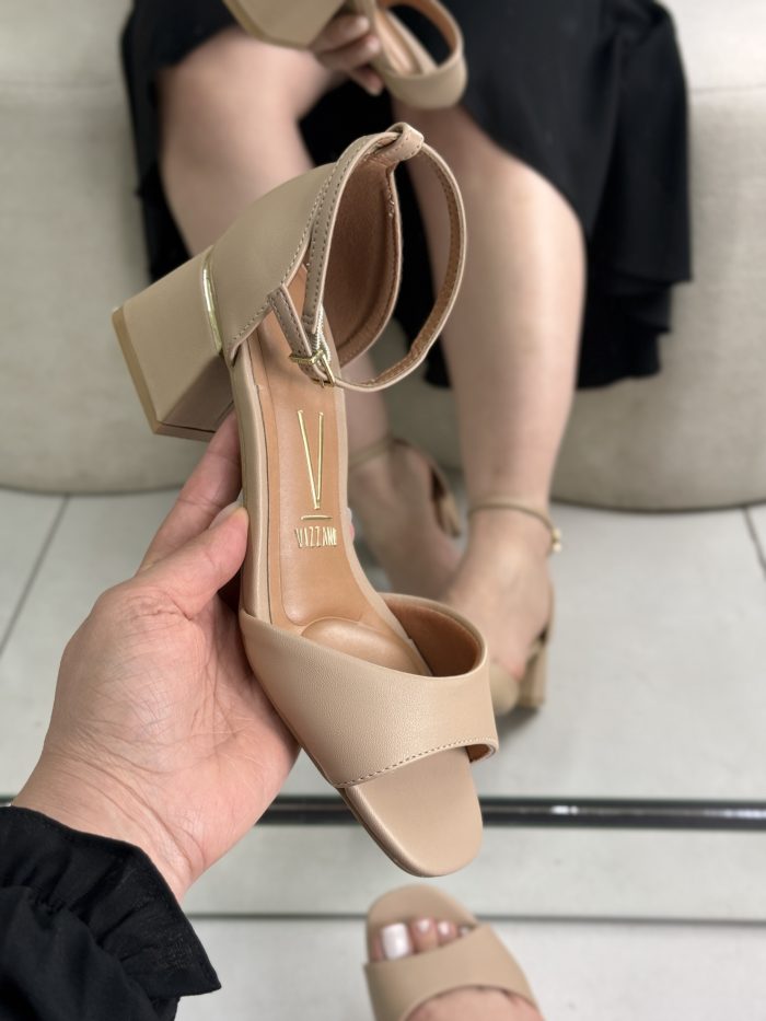 sandália vizzano salto bloco off white sandália vizzano salto bloco off white