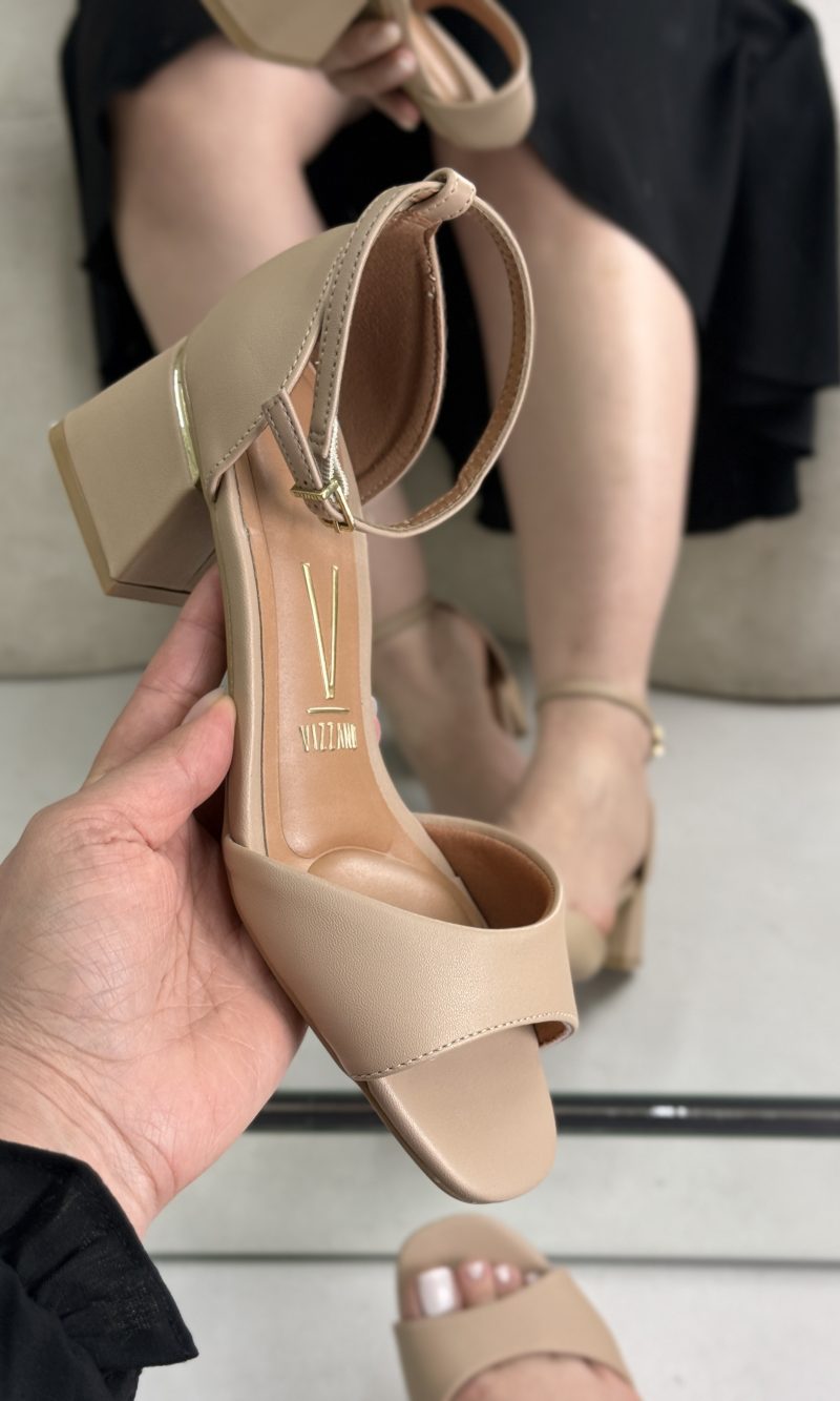 sandália vizzano salto bloco off white sandália vizzano salto bloco off white