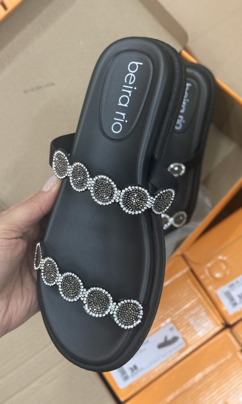 sandália beira rio rasteira preta com tira de strass sandália beira rio rasteira preta com tira de strass