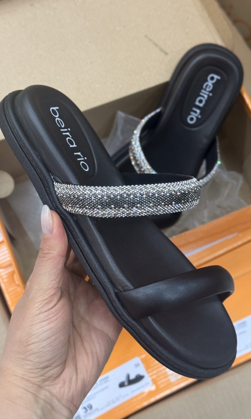 sandália beira rio rasteira preta com tira de strass sandália beira rio rasteira preta com tira de strass