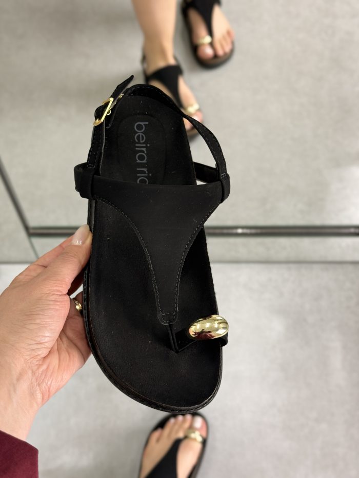 sandália beira rio caramelo com detalhe em pedraria sandália beira rio caramelo com detalhe em pedraria