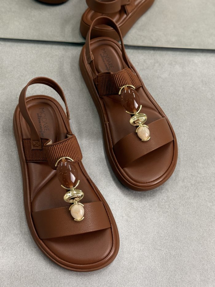 rasteirinha modare verde com fivelas douradas e tira traseira rasteirinha modare verde com fivelas douradas e tira traseira