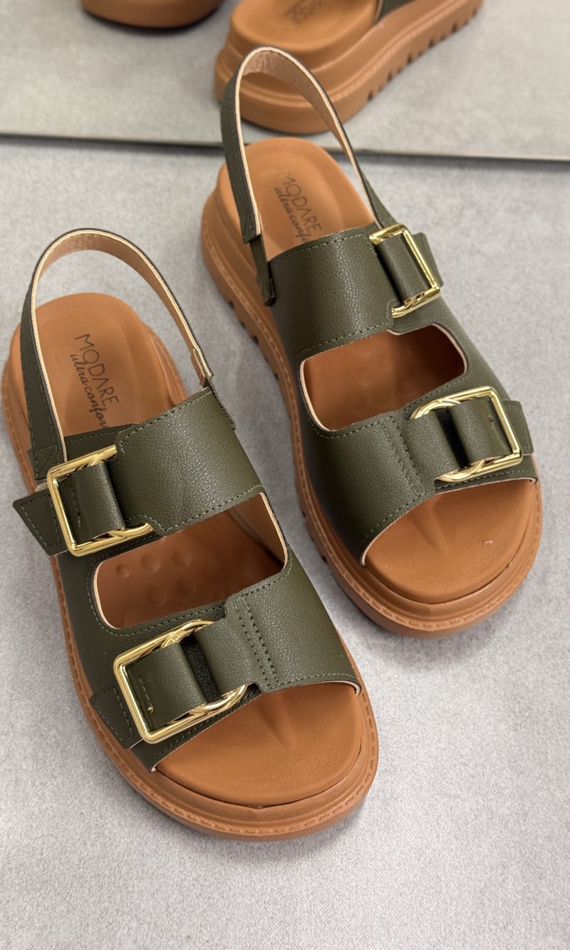 rasteirinha modare verde com fivelas douradas e tira traseira rasteirinha modare verde com fivelas douradas e tira traseira