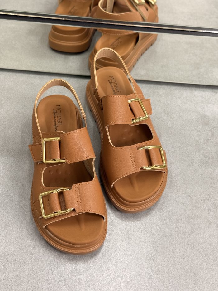 rasteirinha modare verde com fivelas douradas e tira traseira rasteirinha modare verde com fivelas douradas e tira traseira