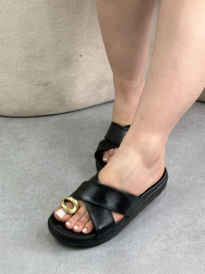 papete preta tira em x com detalhe dourado improviso papete preta tira em x com detalhe dourado improviso