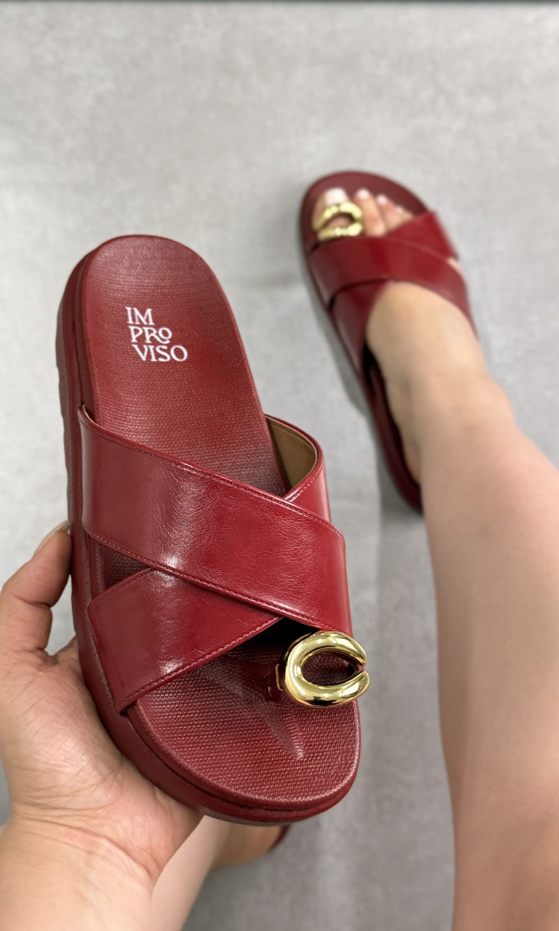 papete preta tira em x com detalhe dourado improviso papete preta tira em x com detalhe dourado improviso