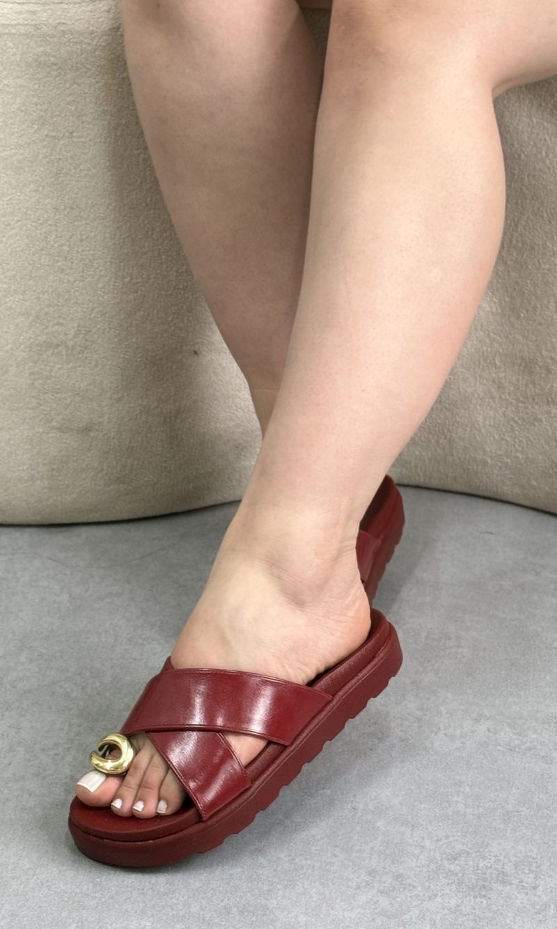 papete preta tira em x com detalhe dourado improviso