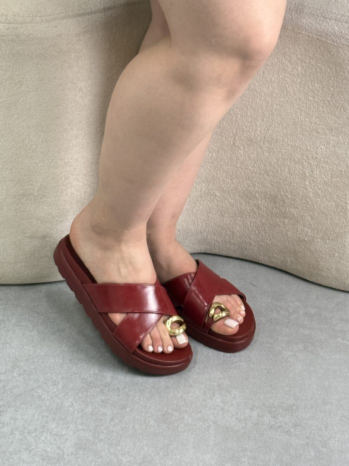 papete preta tira em x com detalhe dourado improviso papete preta tira em x com detalhe dourado improviso