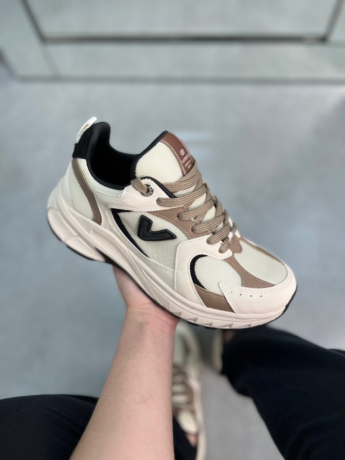 tênis via marte chunky off white com detalhes caramelo e preto tênis via marte chunky off white com detalhes caramelo e preto