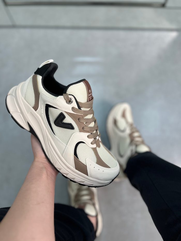 tênis via marte chunky off white com detalhes caramelo e preto tênis via marte chunky off white com detalhes caramelo e preto