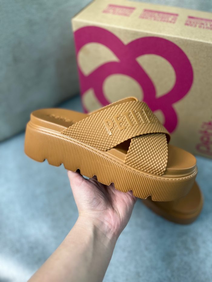 sandália slide plataforma feminina petite jolie caramelo sandália slide plataforma feminina petite jolie caramelo