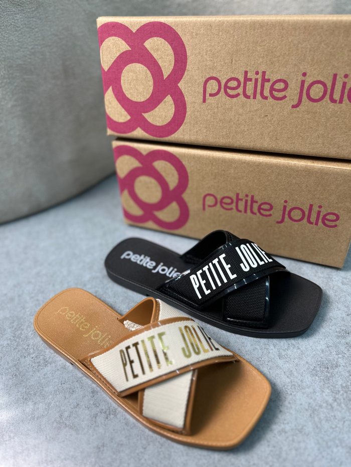 título: rasteira petite jolie x strap caramelo & palha título: rasteira petite jolie x strap caramelo & palha