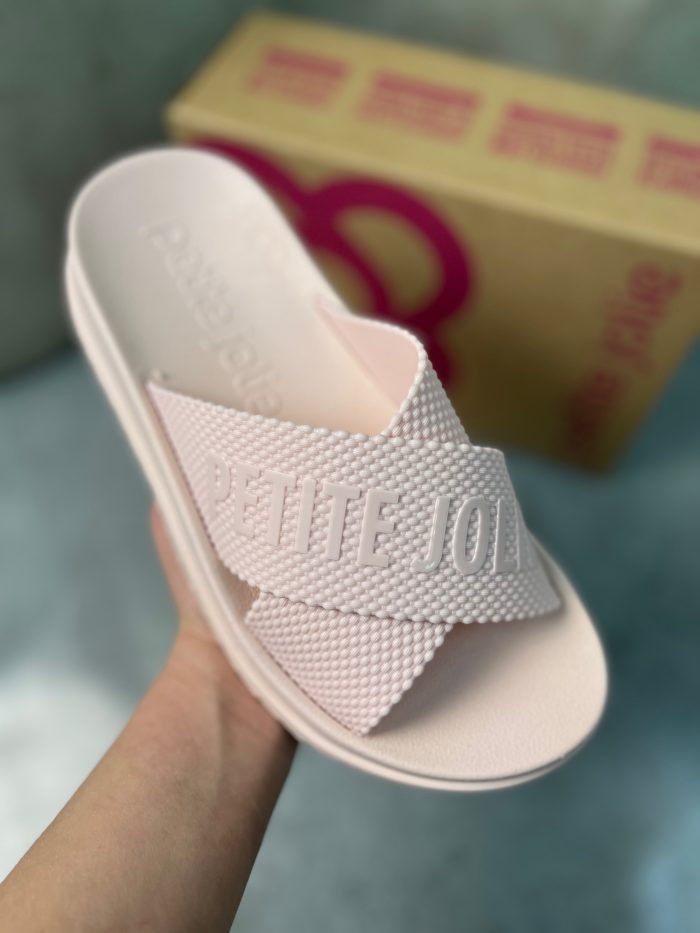 título: rasteira petite jolie x strap caramelo & palha título: rasteira petite jolie x strap caramelo & palha