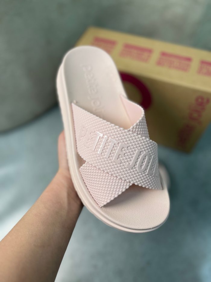 título: rasteira petite jolie x strap caramelo & palha título: rasteira petite jolie x strap caramelo & palha