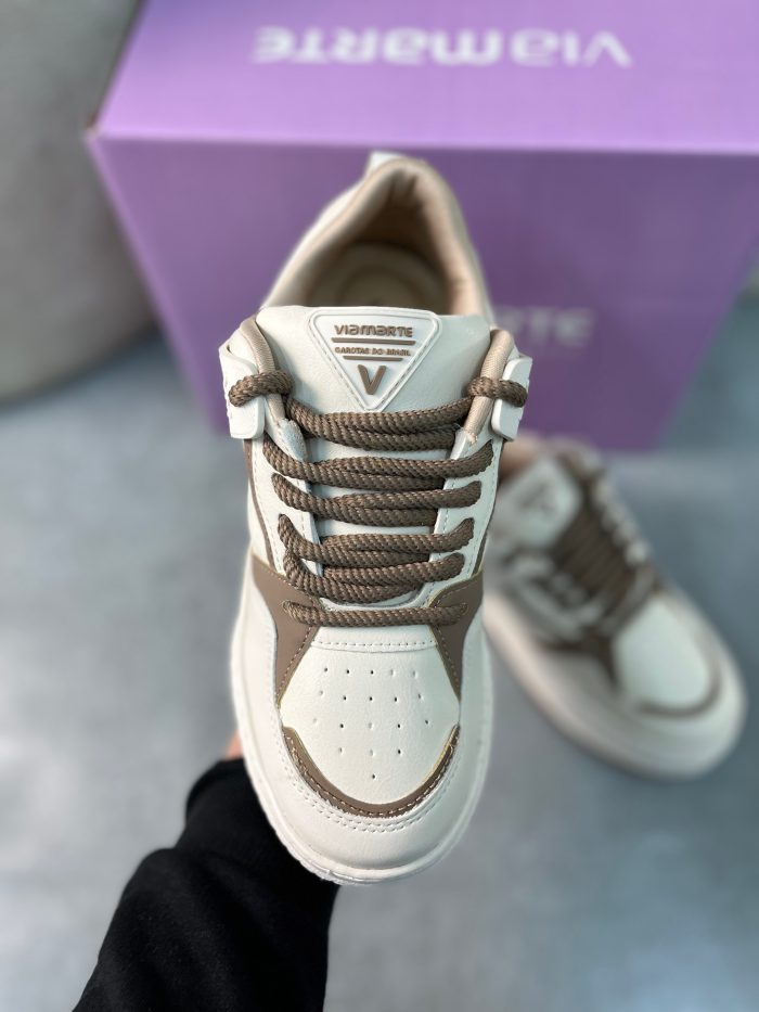 tênis via marte branco com detalhes caramelo tênis via marte branco com detalhes caramelo