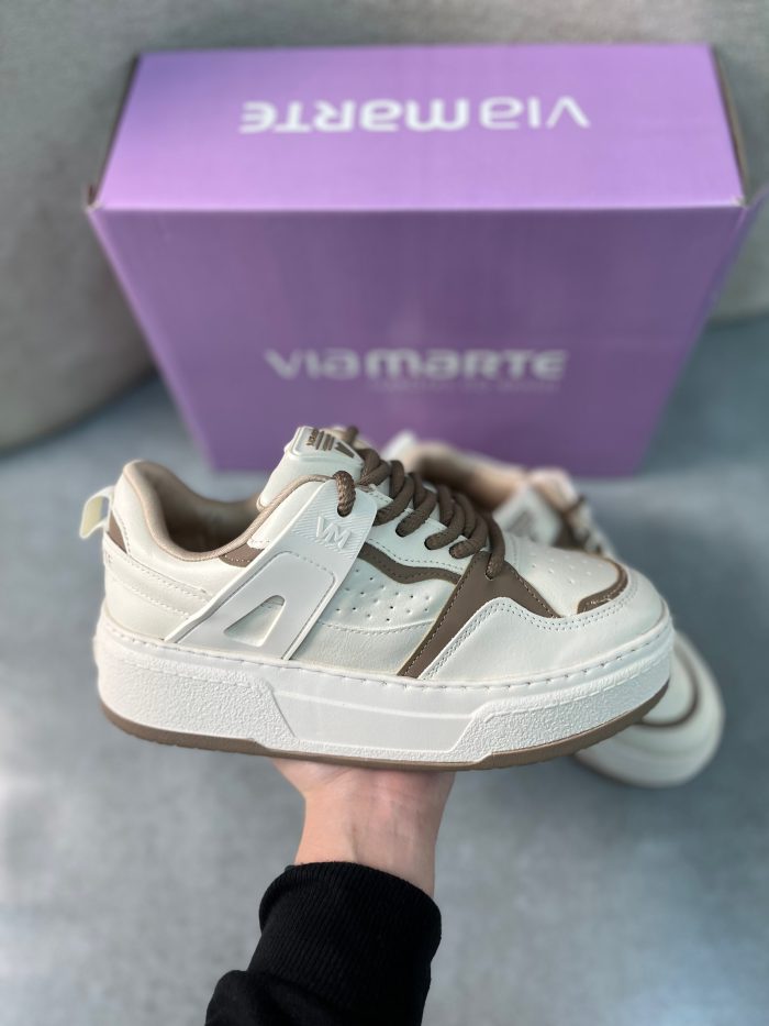 tênis via marte branco com detalhes caramelo tênis via marte branco com detalhes caramelo