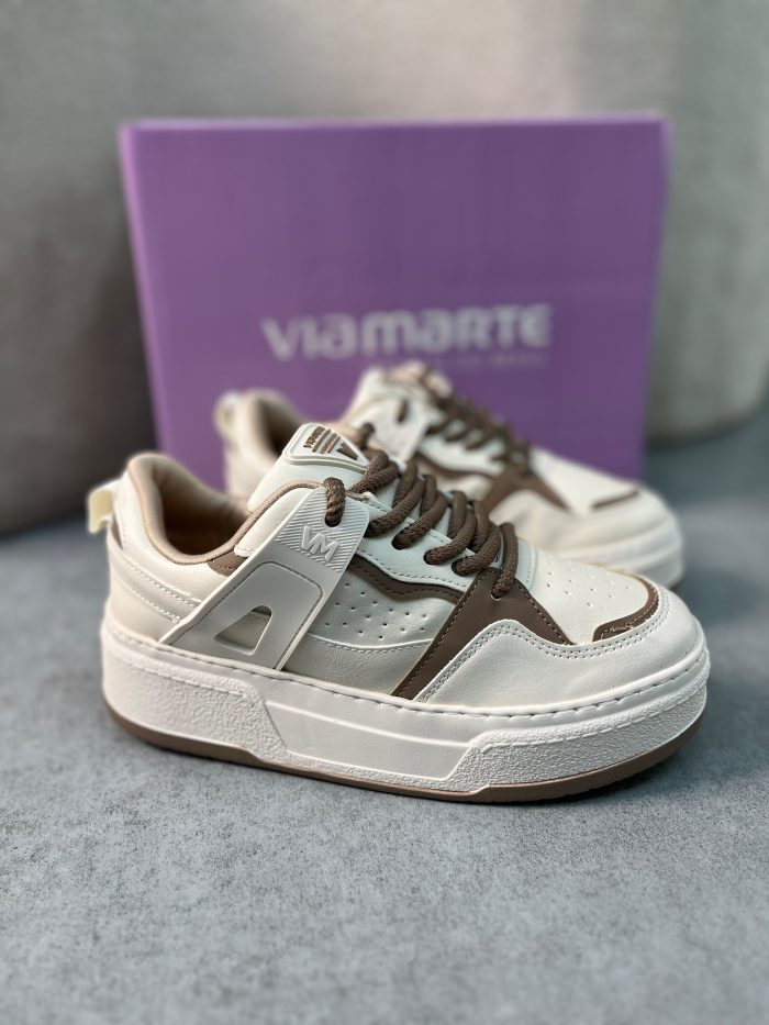 tênis via marte branco com detalhes caramelo tênis via marte branco com detalhes caramelo